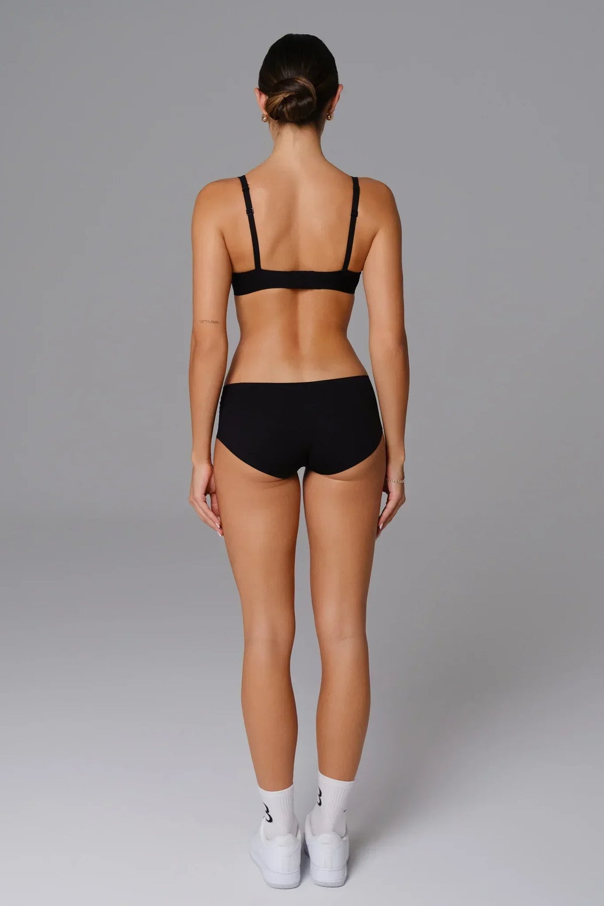 Seamless Scoop Bra - Black (FINAL SALE)
