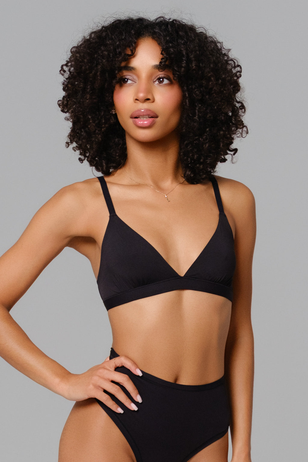 Smooth Plunge Bralette - Black (FINAL SALE)