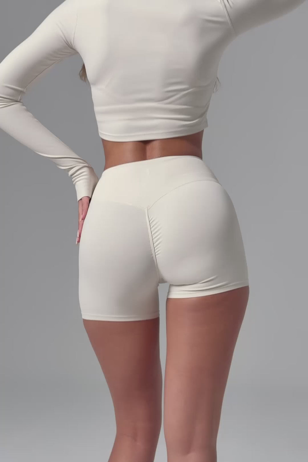 Flex Invisible Scrunch Shorts - Soft Ivory