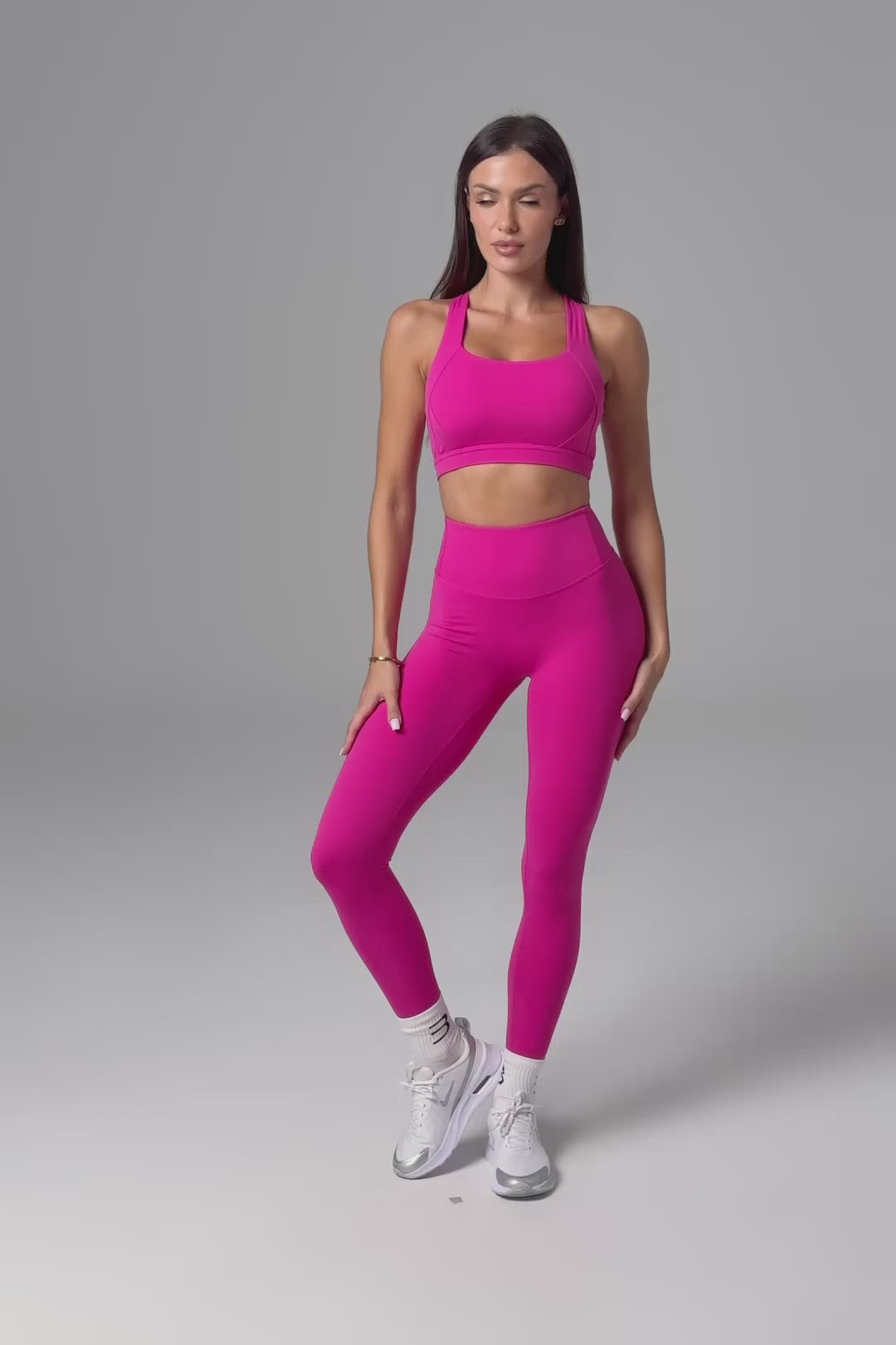 Comfortable Magenta Leggings Built with Polyamide and Elastane